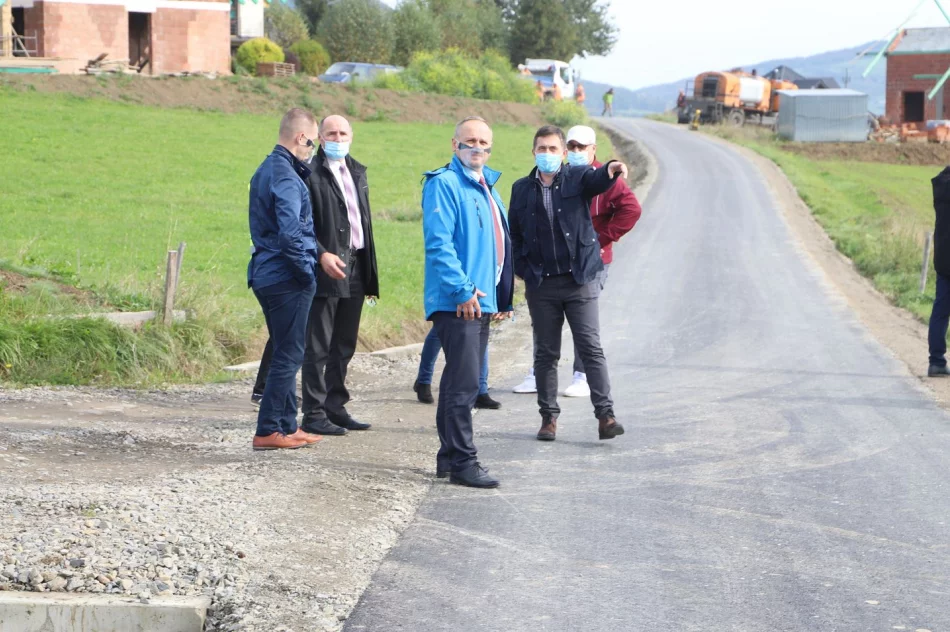 Kolejne zmodernizowane drogi gminne po odbiorach - zdjęcie 19