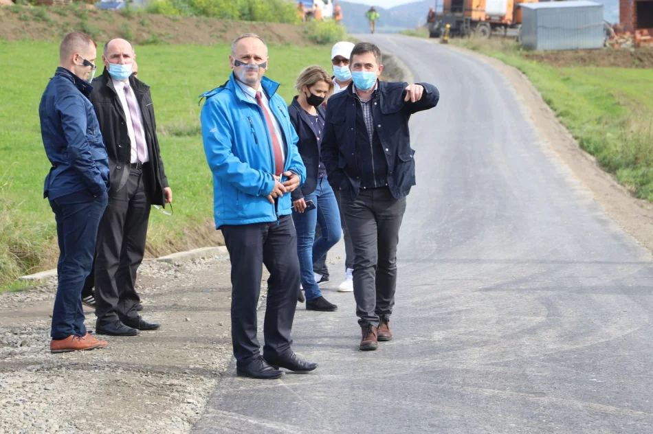 Kolejne zmodernizowane drogi gminne po odbiorach - zdjęcie 20