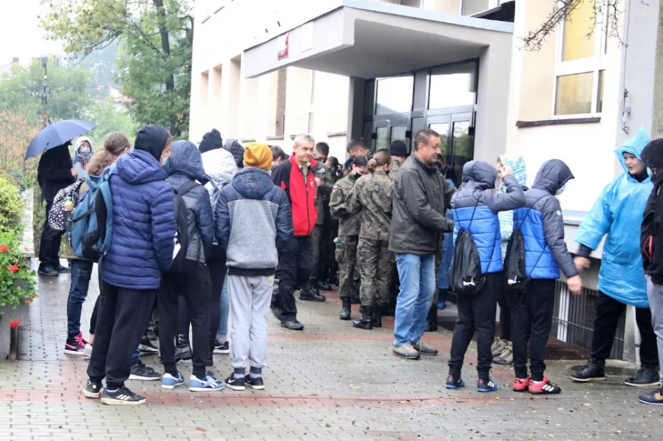 Młodzież uczestniczyła w rajdzie poświęconym Tadeuszowi Paolone - zdjęcie 2