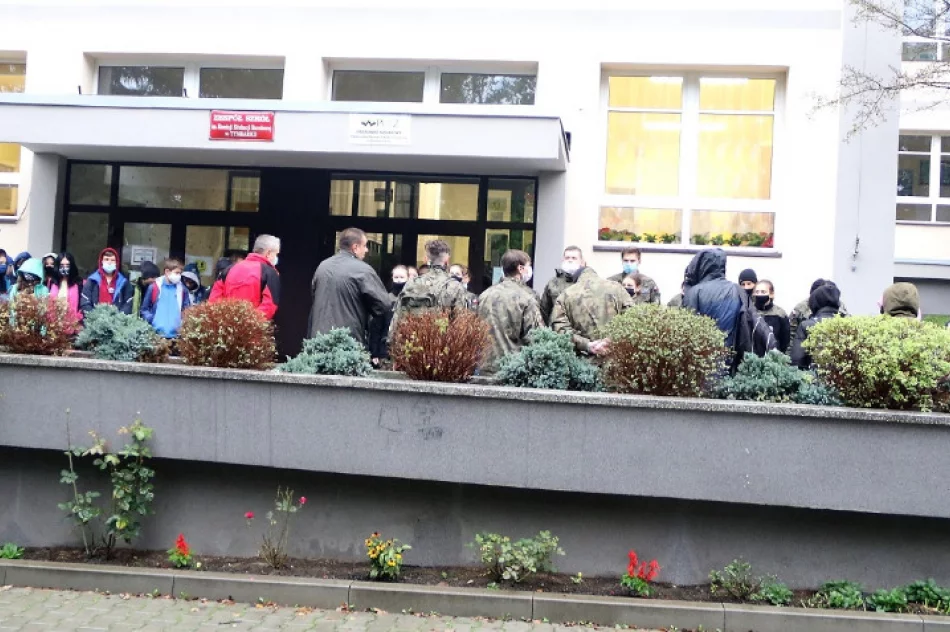 Młodzież uczestniczyła w rajdzie poświęconym Tadeuszowi Paolone - zdjęcie 4