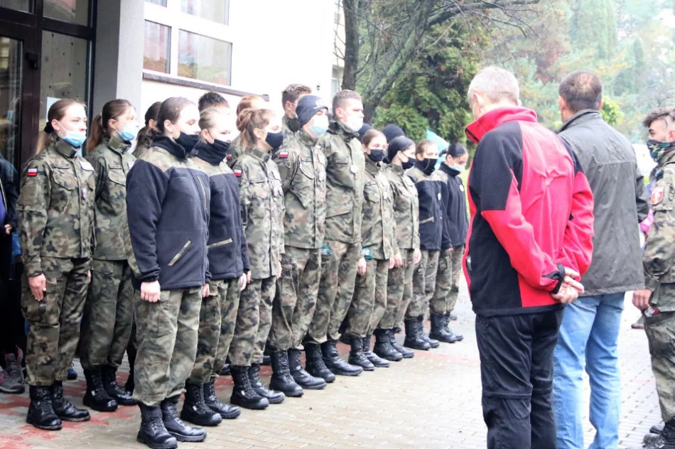 Młodzież uczestniczyła w rajdzie poświęconym Tadeuszowi Paolone - zdjęcie 7
