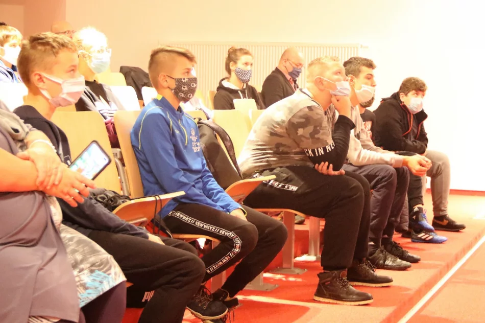 Młodzież uczestniczyła w rajdzie poświęconym Tadeuszowi Paolone - zdjęcie 8