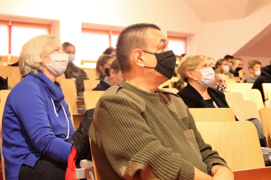 Młodzież uczestniczyła w rajdzie poświęconym Tadeuszowi Paolone - zdjęcie 9