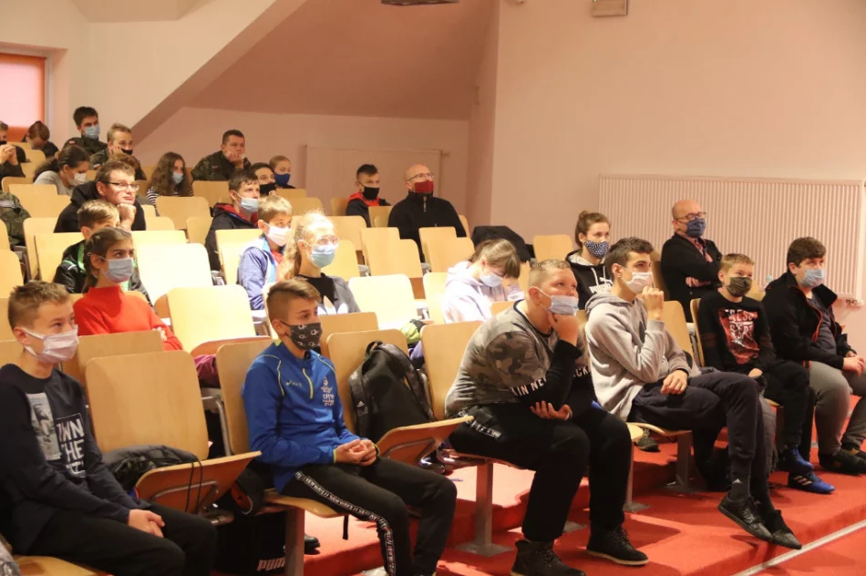 Młodzież uczestniczyła w rajdzie poświęconym Tadeuszowi Paolone - zdjęcie 10