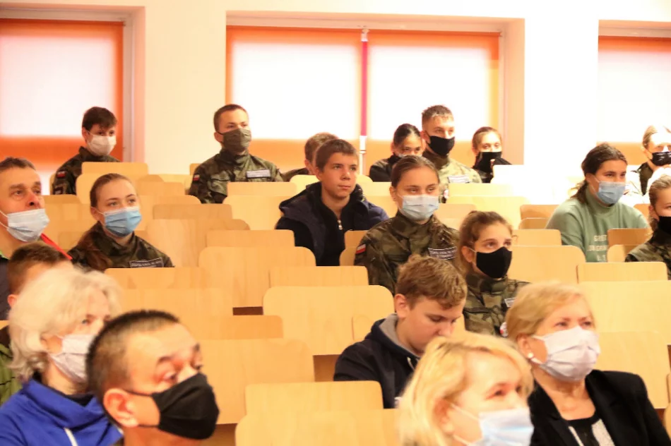 Młodzież uczestniczyła w rajdzie poświęconym Tadeuszowi Paolone - zdjęcie 11