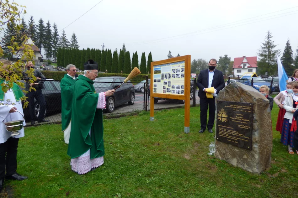 Lokalna społeczność dumna z wizyt św. Jana Pawła II - zdjęcie 2