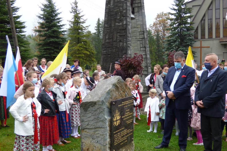 Lokalna społeczność dumna z wizyt św. Jana Pawła II - zdjęcie 3