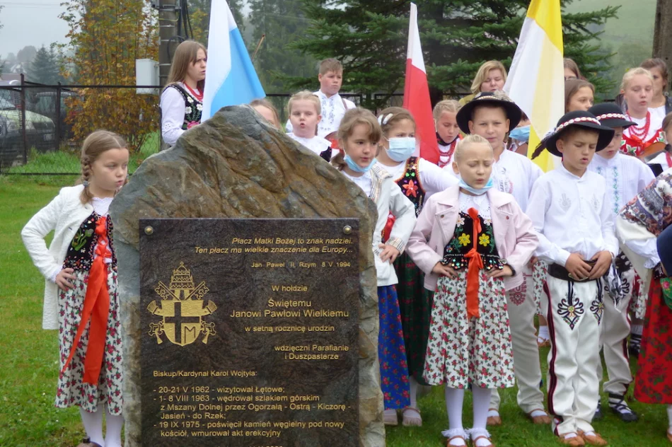 Lokalna społeczność dumna z wizyt św. Jana Pawła II - zdjęcie 4