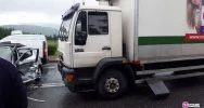 Zderzenie samochodów. Dwie osoby poszkodowane - zdjęcie 3