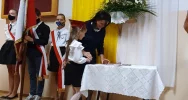 Doroczne święto szkoły w nieco innej formie. Uczcili patrona w rocznicę wyboru na Stolicę Piotrową - zdjęcie 2