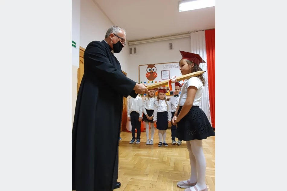 Doroczne święto szkoły w nieco innej formie. Uczcili patrona w rocznicę wyboru na Stolicę Piotrową - zdjęcie 7