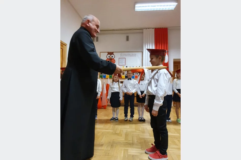 Doroczne święto szkoły w nieco innej formie. Uczcili patrona w rocznicę wyboru na Stolicę Piotrową - zdjęcie 8