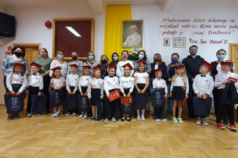 Doroczne święto szkoły w nieco innej formie. Uczcili patrona w rocznicę wyboru na Stolicę Piotrową - zdjęcie 13