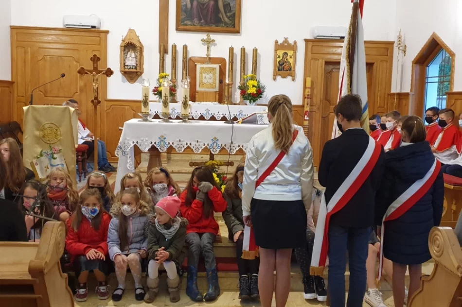 Doroczne święto szkoły w nieco innej formie. Uczcili patrona w rocznicę wyboru na Stolicę Piotrową - zdjęcie 16