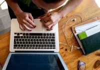 NASK ostrzega przed kampanią phisingową wykorzystującą wizerunek firmy kurierskiej - zdjęcie główne