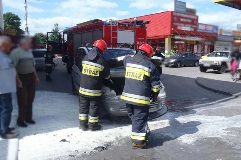 Jedno auto płonęło, drugie – wypadło z drogi - zdjęcie 3