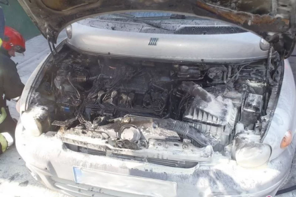 Jedno auto płonęło, drugie – wypadło z drogi - zdjęcie 4