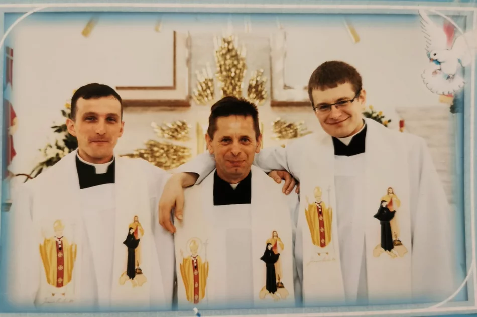 Zbierając na nowoczesny respirator dla szpitala, chcą uczcić pamięć zmarłego proboszcza - zdjęcie 2