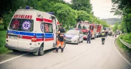Kierowca zjechał na lewy pas, doszło do czołowego zderzenia - zdjęcie 4