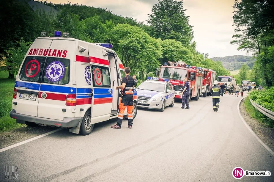 Kierowca zjechał na lewy pas, doszło do czołowego zderzenia - zdjęcie 4