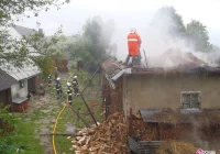 Obłazy Ryterskie – budynek zapalił się od pioruna - zdjęcie główne