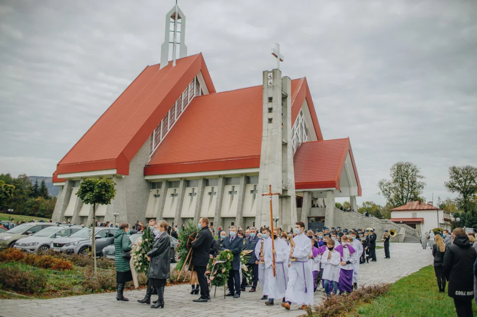 "Parafianie odczuwają teraz, czym jest osierocenie przez duchowego ojca, jakim jest proboszcz" - zdjęcie 4