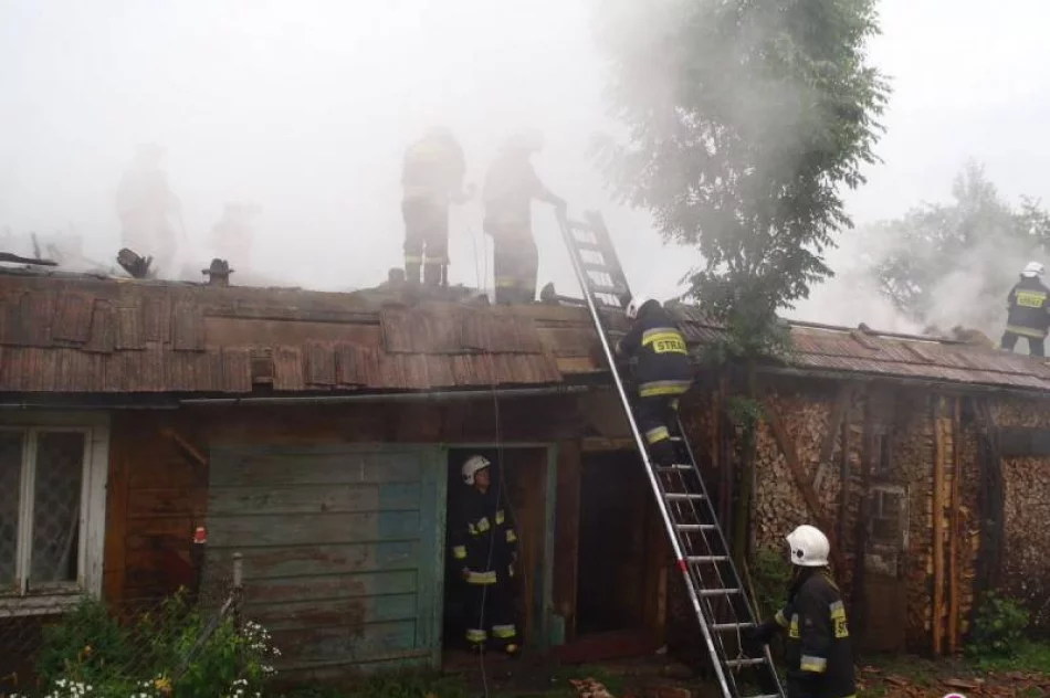 Obłazy Ryterskie – budynek zapalił się od pioruna - zdjęcie 2