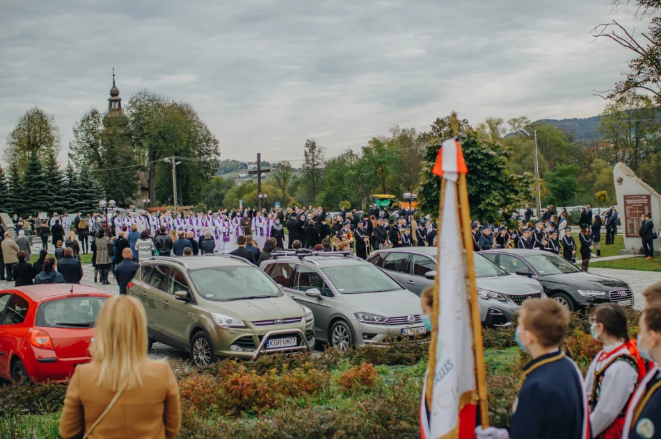 "Parafianie odczuwają teraz, czym jest osierocenie przez duchowego ojca, jakim jest proboszcz" - zdjęcie 8