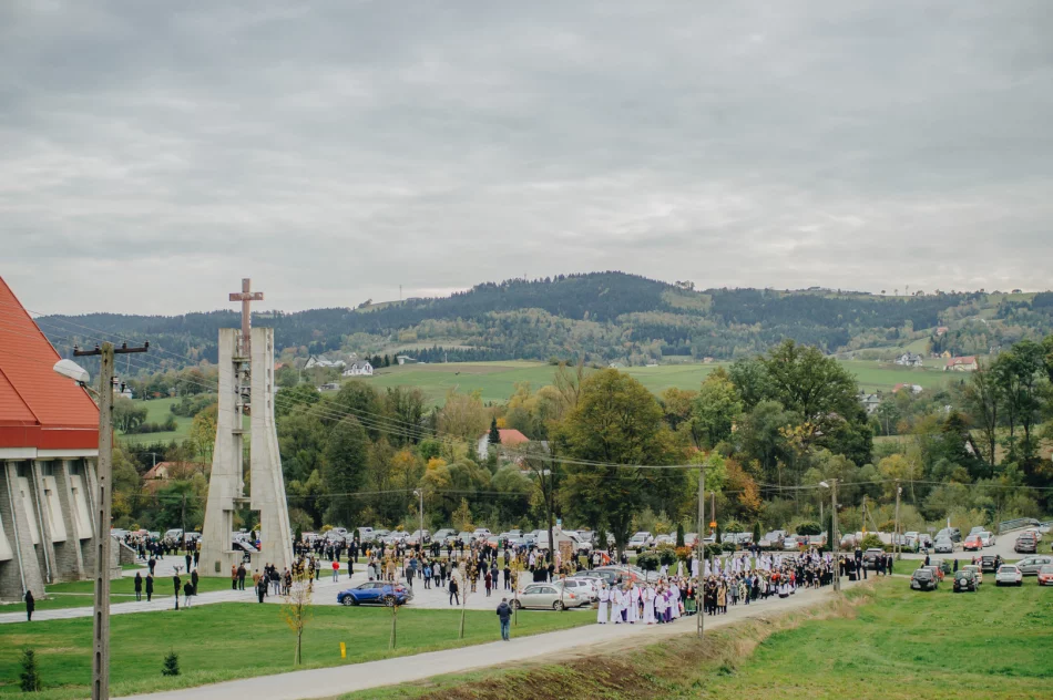 "Parafianie odczuwają teraz, czym jest osierocenie przez duchowego ojca, jakim jest proboszcz" - zdjęcie 9