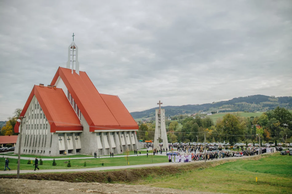 "Parafianie odczuwają teraz, czym jest osierocenie przez duchowego ojca, jakim jest proboszcz" - zdjęcie 10