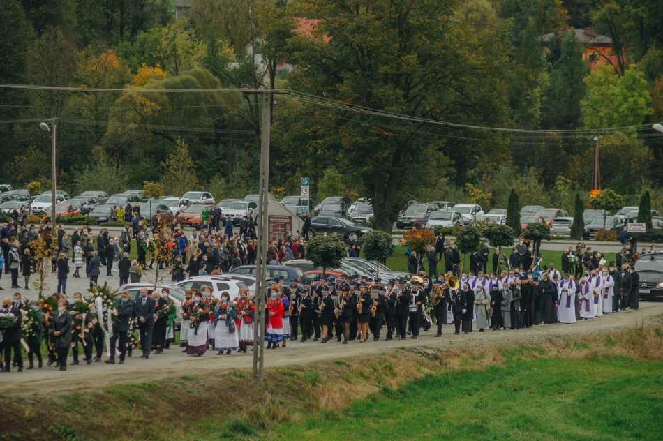 "Parafianie odczuwają teraz, czym jest osierocenie przez duchowego ojca, jakim jest proboszcz" - zdjęcie 13