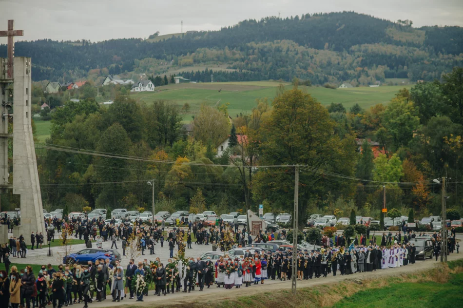 "Parafianie odczuwają teraz, czym jest osierocenie przez duchowego ojca, jakim jest proboszcz" - zdjęcie 15