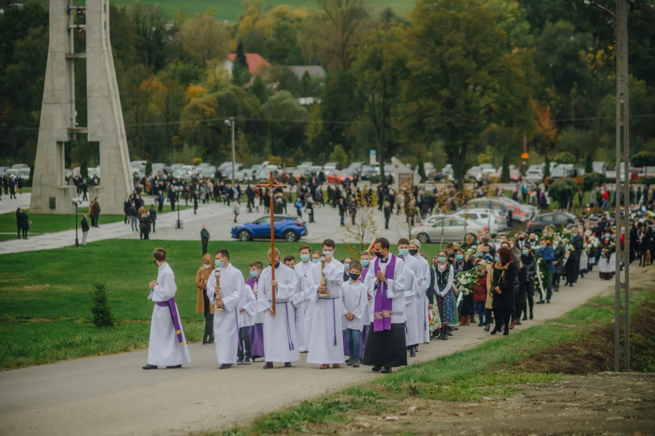 "Parafianie odczuwają teraz, czym jest osierocenie przez duchowego ojca, jakim jest proboszcz" - zdjęcie 16