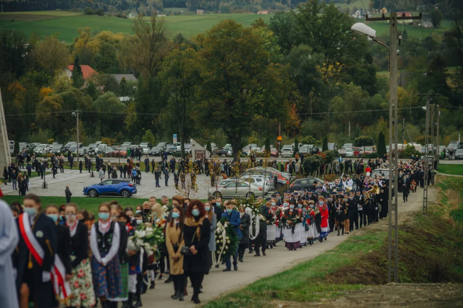 "Parafianie odczuwają teraz, czym jest osierocenie przez duchowego ojca, jakim jest proboszcz" - zdjęcie 18
