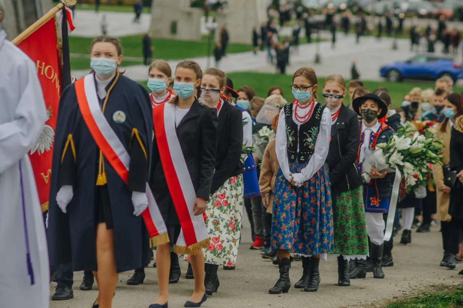 "Parafianie odczuwają teraz, czym jest osierocenie przez duchowego ojca, jakim jest proboszcz" - zdjęcie 19