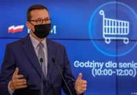 Morawiecki zaprezentował nowe zasady bezpieczeństwa. Polska strefą czerwoną, klasy IV-VIII na nauczanie zdalne, zakaz spotkań w grupie powyżej 5 osób - zdjęcie główne