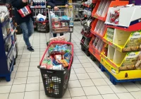 Część sieciowych sklepów spożywczych zmienia godziny pracy - zdjęcie główne