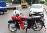 Motocykl zderzył się z samochodem. Jedna osoba zabrana do szpitala - zdjęcie główne