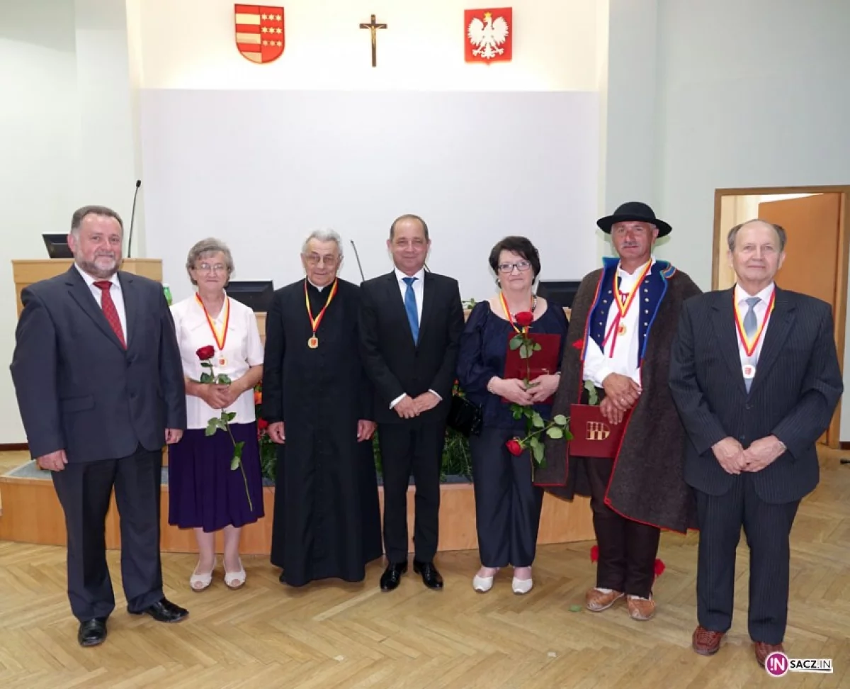 Siedmiu wspaniałych z medalem „Zasłużeni dla Ziemi Sądeckiej”