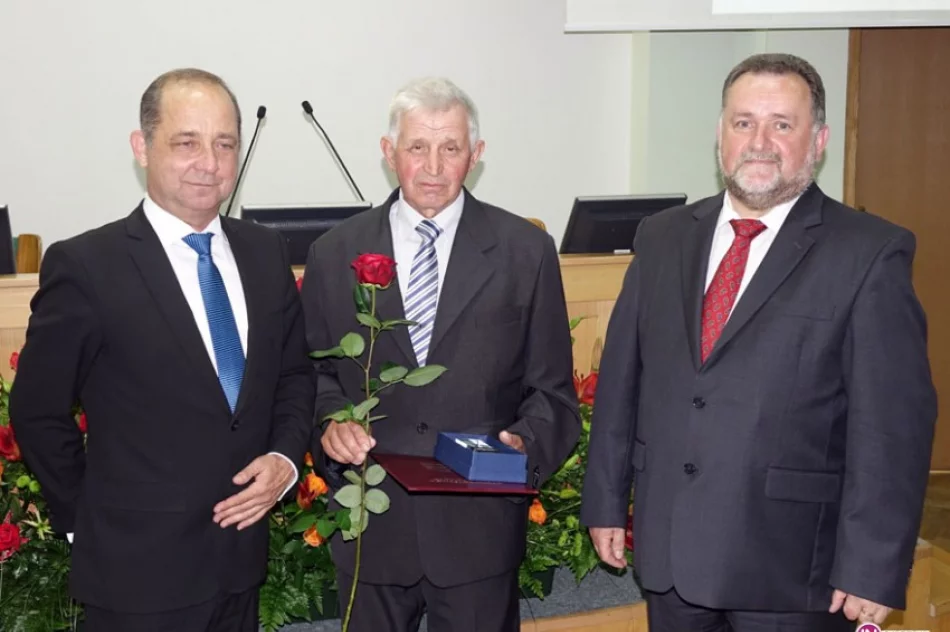 Statuetki z okazji jubileuszu 25-lecia samorządu - zdjęcie 2