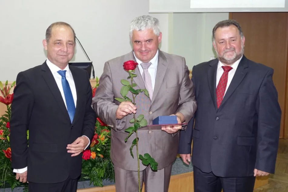 Statuetki z okazji jubileuszu 25-lecia samorządu - zdjęcie 4