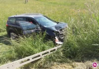 Auto wypadło z drogi i ścięło słup. Poszkodowani to Francuzi - zdjęcie główne
