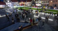 Rynek zgromadził kilkuset uczestników dwóch manifestacji  - zdjęcie 2