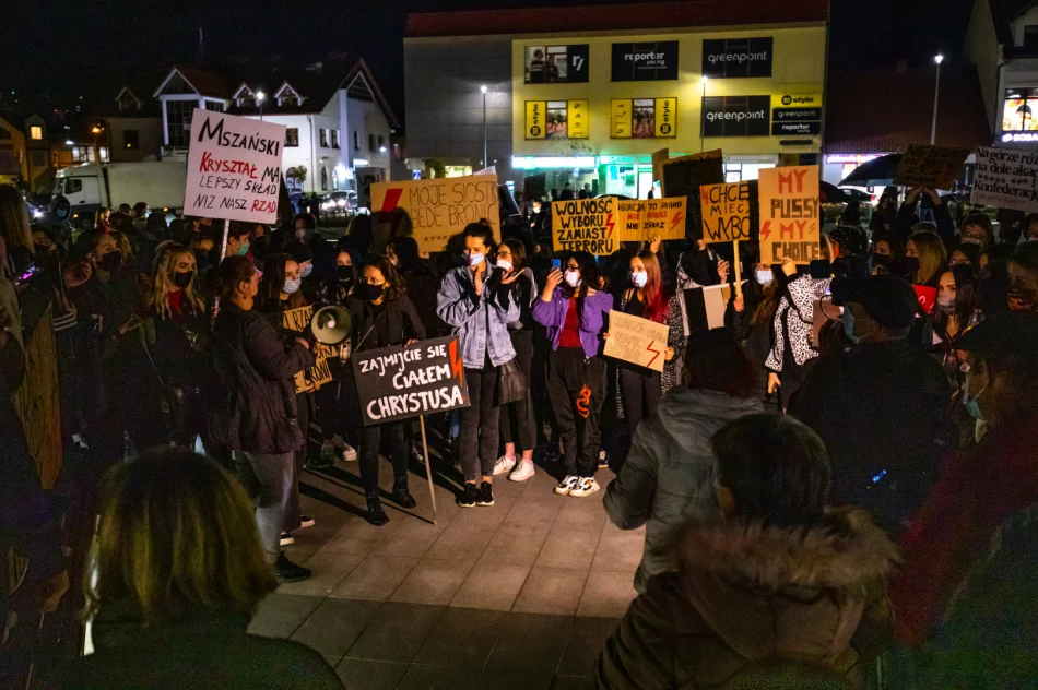 Rynek zgromadził kilkuset uczestników dwóch manifestacji  - zdjęcie 3