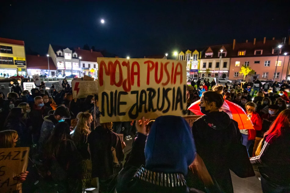 Rynek zgromadził kilkuset uczestników dwóch manifestacji  - zdjęcie 7