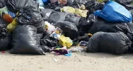 Sterty śmieci przy drodze - mieszkańcy zwożą je zbyt wcześnie - zdjęcie 2