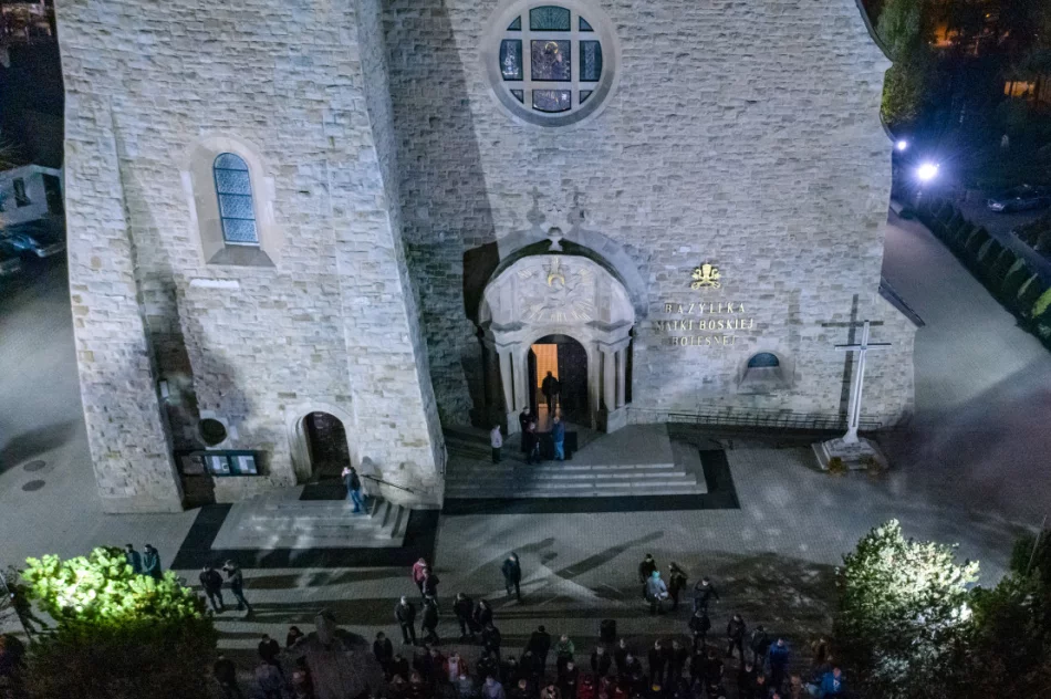 Rynek zgromadził kilkuset uczestników dwóch manifestacji  - zdjęcie 16