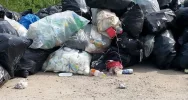 Sterty śmieci przy drodze - mieszkańcy zwożą je zbyt wcześnie - zdjęcie 3