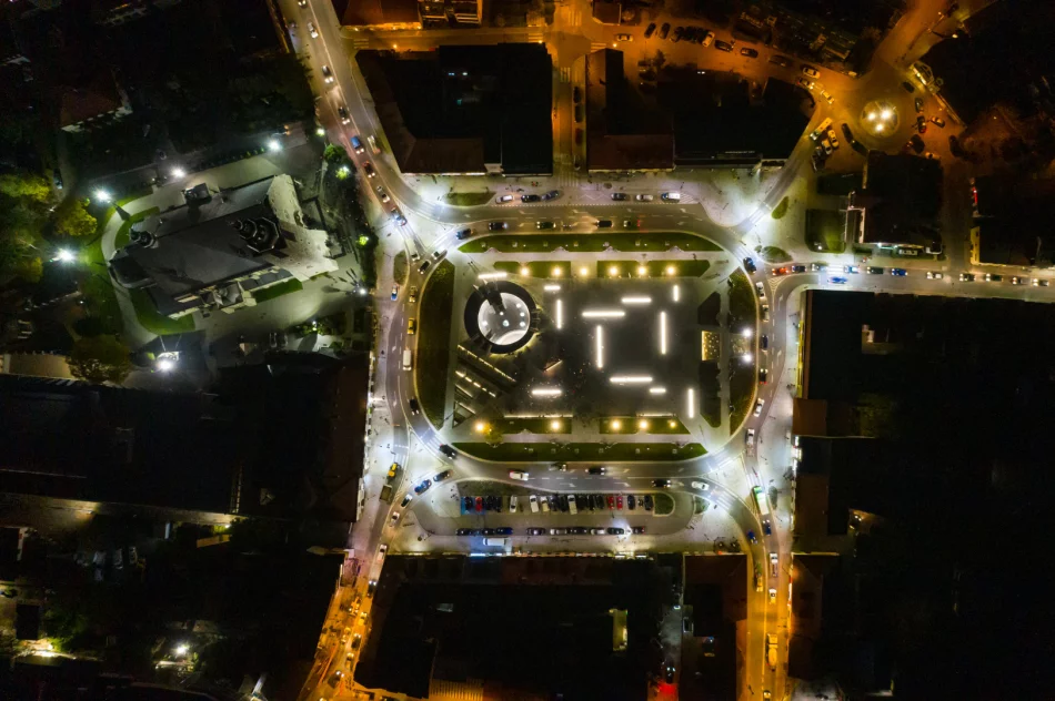 Rynek zgromadził kilkuset uczestników dwóch manifestacji  - zdjęcie 19