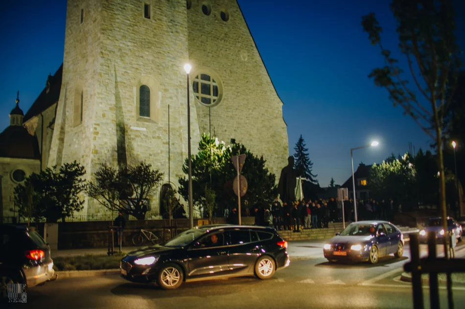 Strajk kobiet i kontrmanifestacja pod bazyliką - 27.10.2020 r. - zdjęcie 3